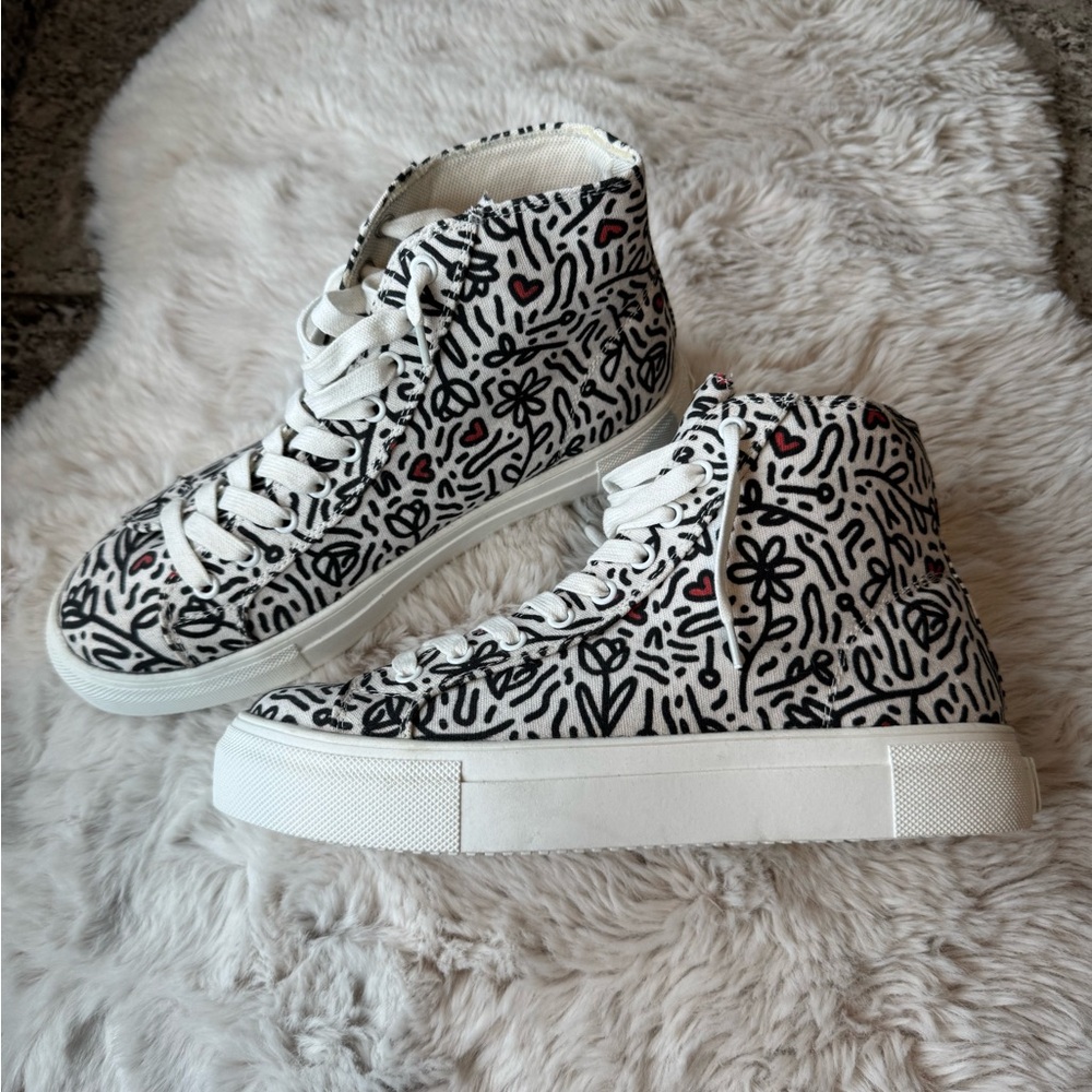 Matisse Chance Hightop Sneakers, White, Black Flowers Red Hearts, Size 9.5